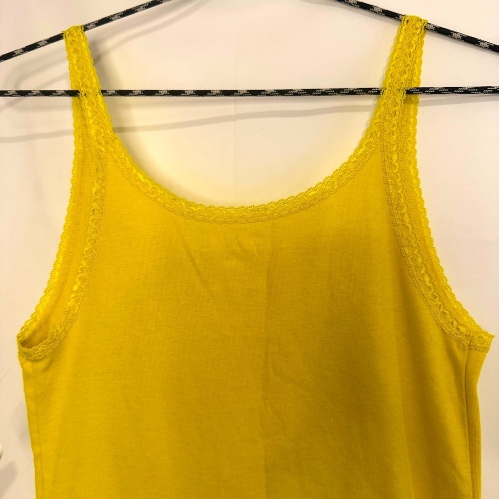 Old Navy NWT Yellow Tank Top With Lace Accents Size Medium - Picture 4 of 5